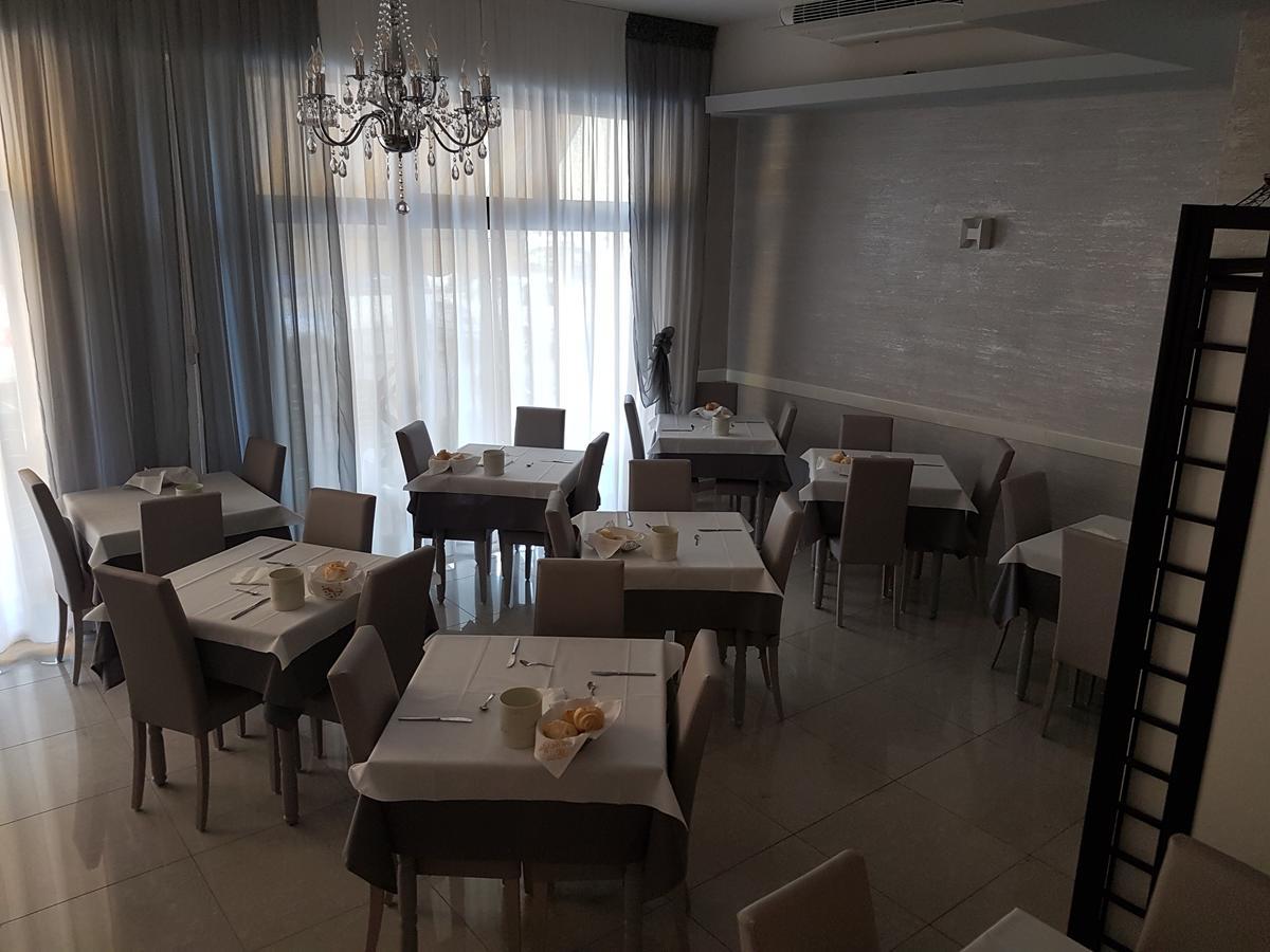 Albergo Paris Sottomarina Exterior photo